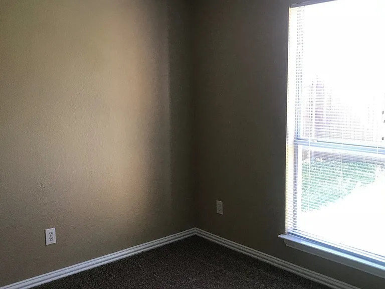913 Sierra Vista Ct — Photo 13