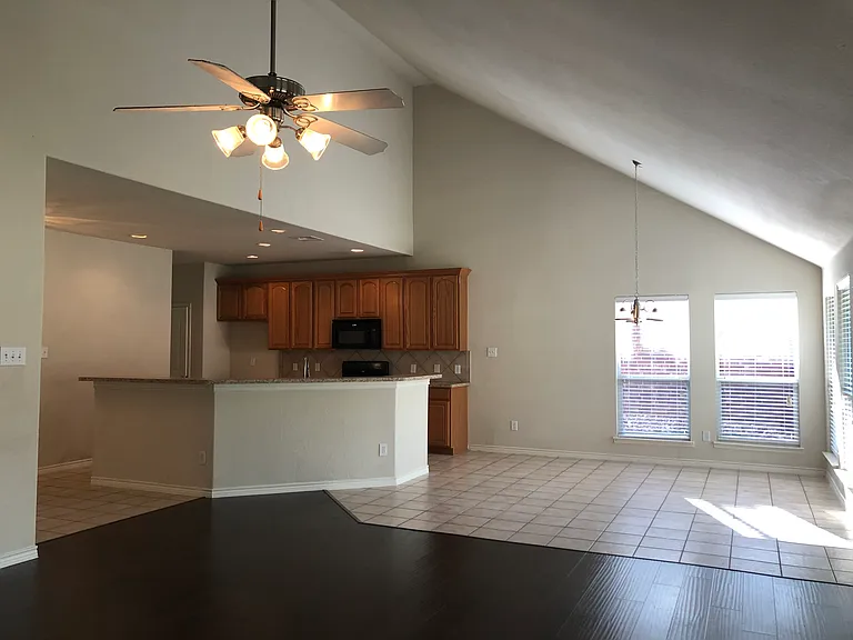8304 Hitching Trl — Photo 14
