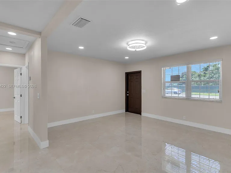 378 SW 6th St #1 — Photo 11