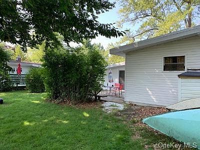 3rd image of 21 Crescent Cir
