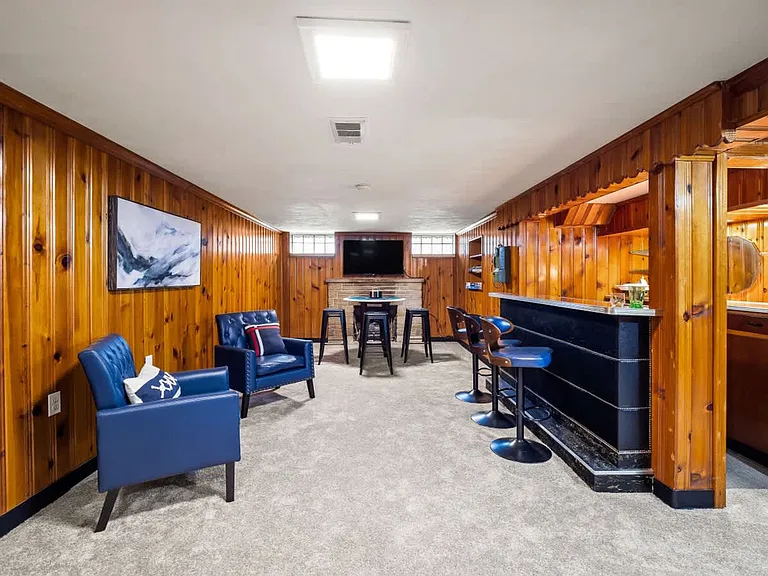 Building's Lounge