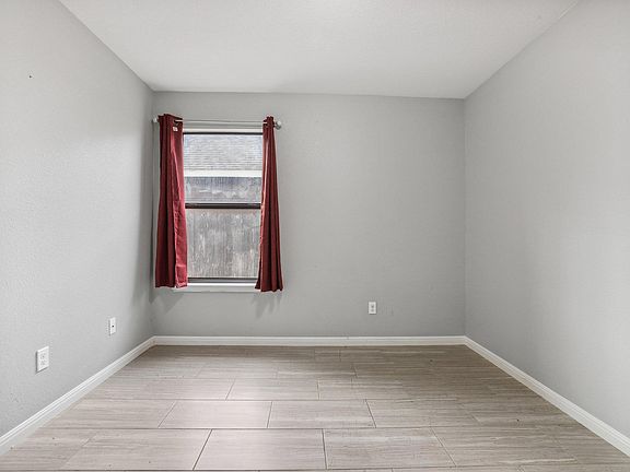 3rd image of 13701 Coomes Dr