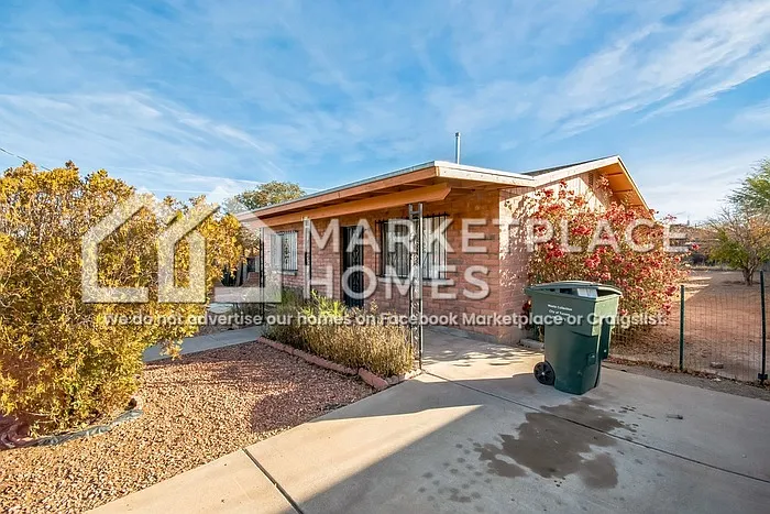 2 bed, 1.0 bath, 869 sqft, $1,350 — Photo 2