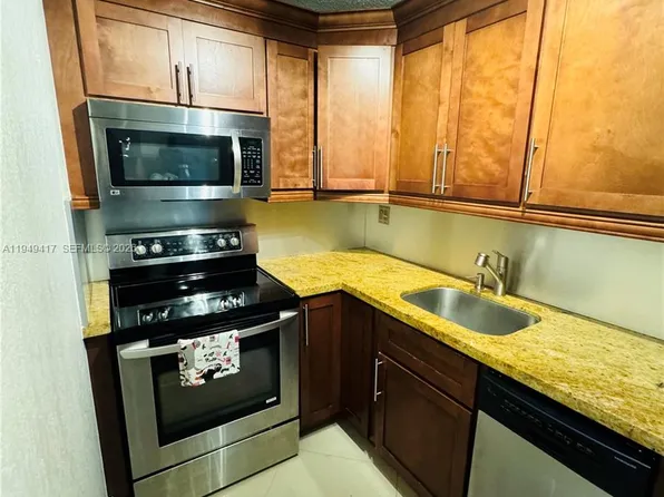 4717 NW 7th St, Miami, FL