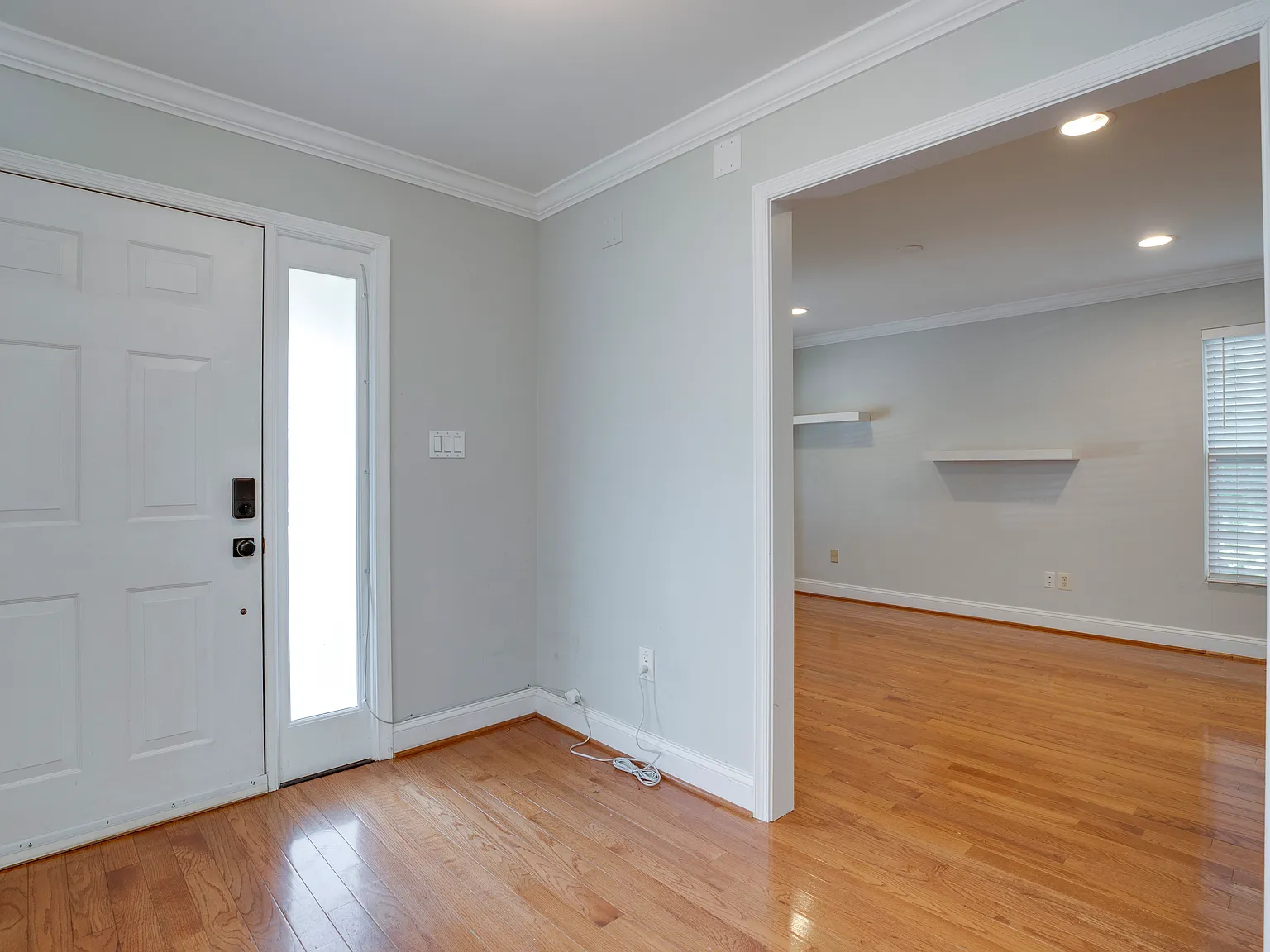 3 bed, 2368 sqft, $3,300 — Photo 2