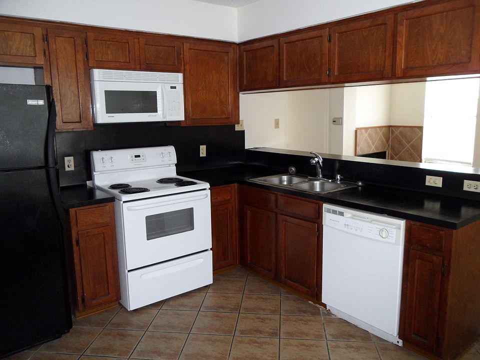 1st image of 5608 Cougar Dr APT 304