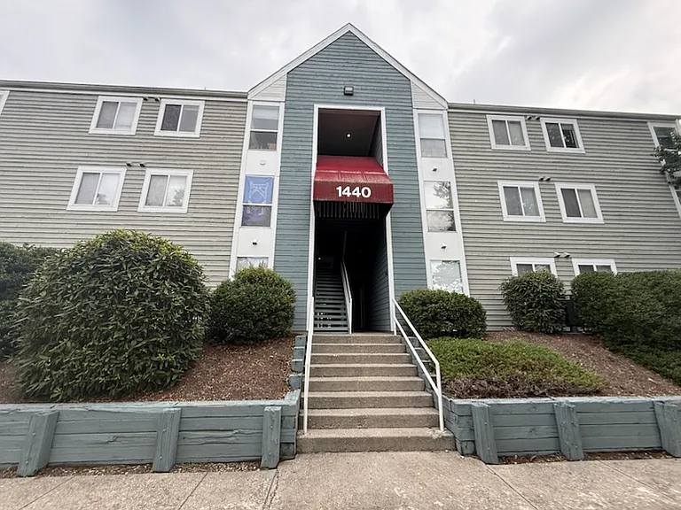 1440 Seneca Dr #K — Photo 1
