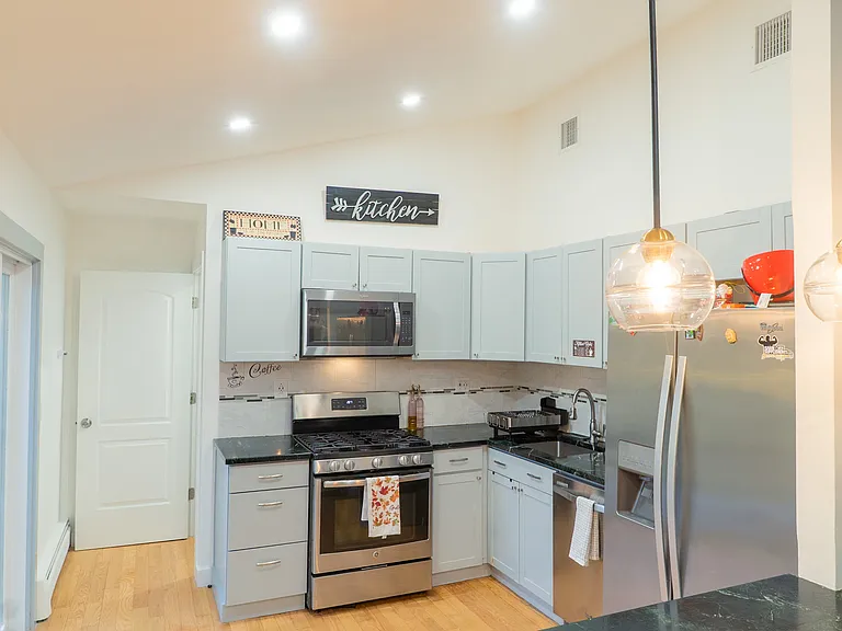 15 Linda Ln — Photo 9