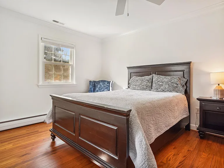 532 Trippe Ave — Photo 17