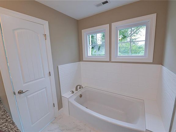 4th image of 2716 Woodrow Ave