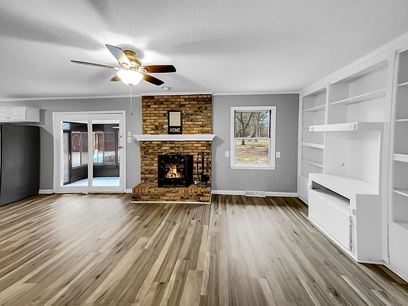 3rd image of 132 Skyview Dr