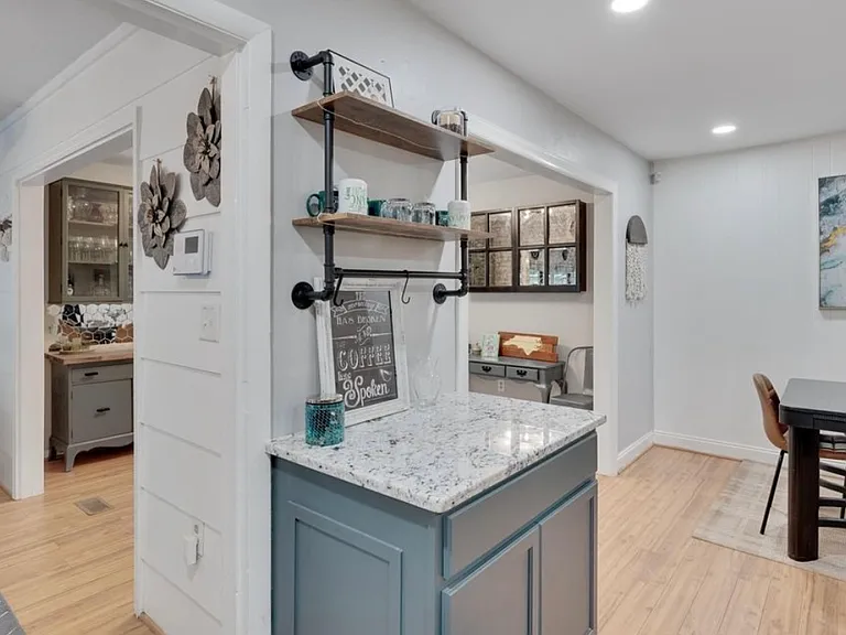 409 Northclift Dr — Photo 1