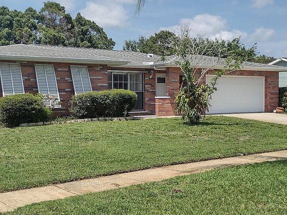 3rd image of 221 NE Faring Avenue