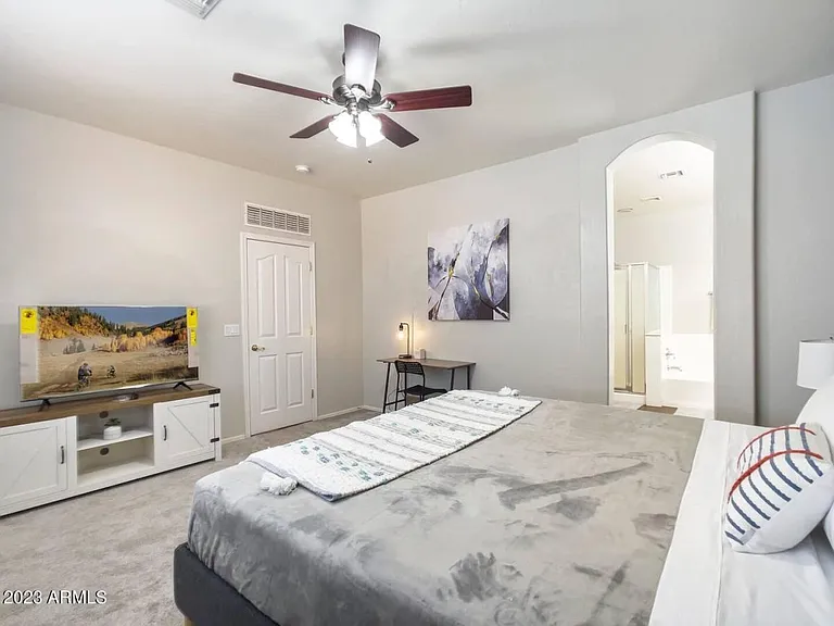 1454 E Morelos St — Photo 11