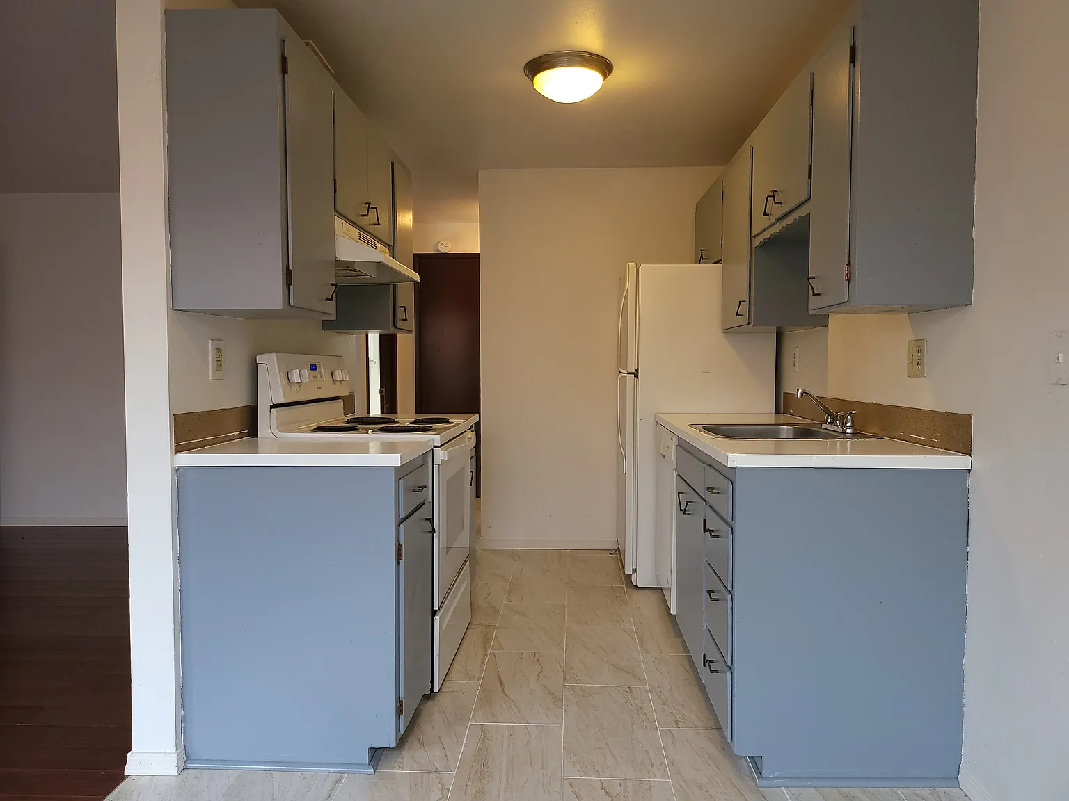 Colonial Garden Apartments — Photo 3