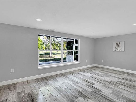 5th image of 10803 N Oregon Ave