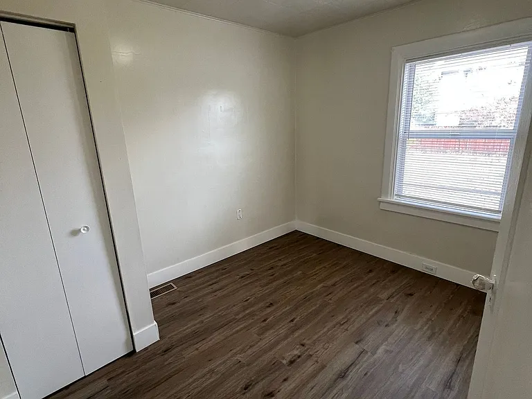321 E. Taylor Street — Photo 8