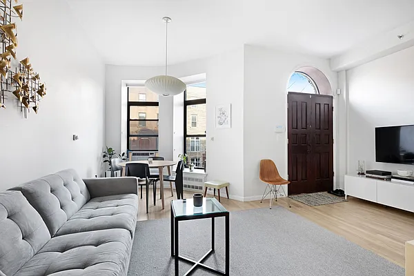 Rented by Compass | media 7