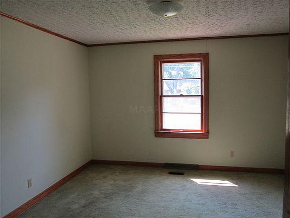 4th image of 2038 Saint John Ave