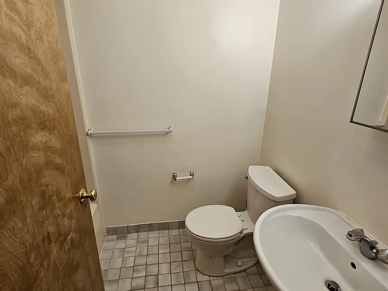 41 Brooks St #8 — Photo 6