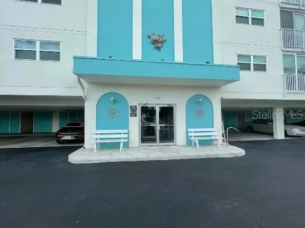 10216 Regal Dr APT 201, Largo, FL 33774