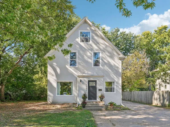 1263 Edgerton St, Saint Paul, MN 55130