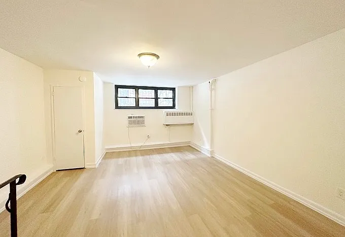 139 E 27th St #1B
