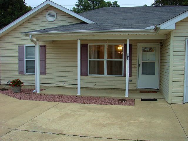 1st image of 102 S Elder St