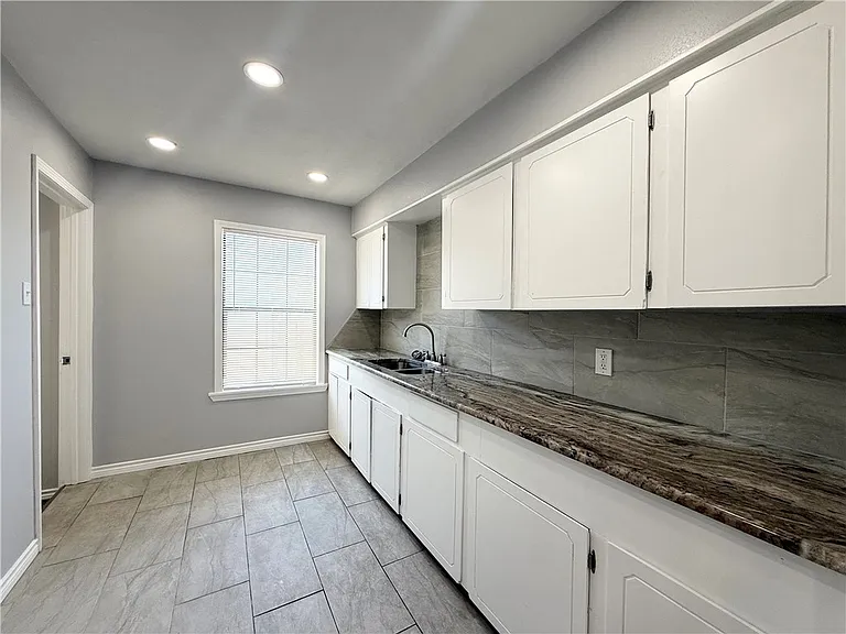1722 Trenton Dr — Photo 5