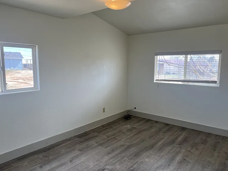 266 E 200 S — Photo 4