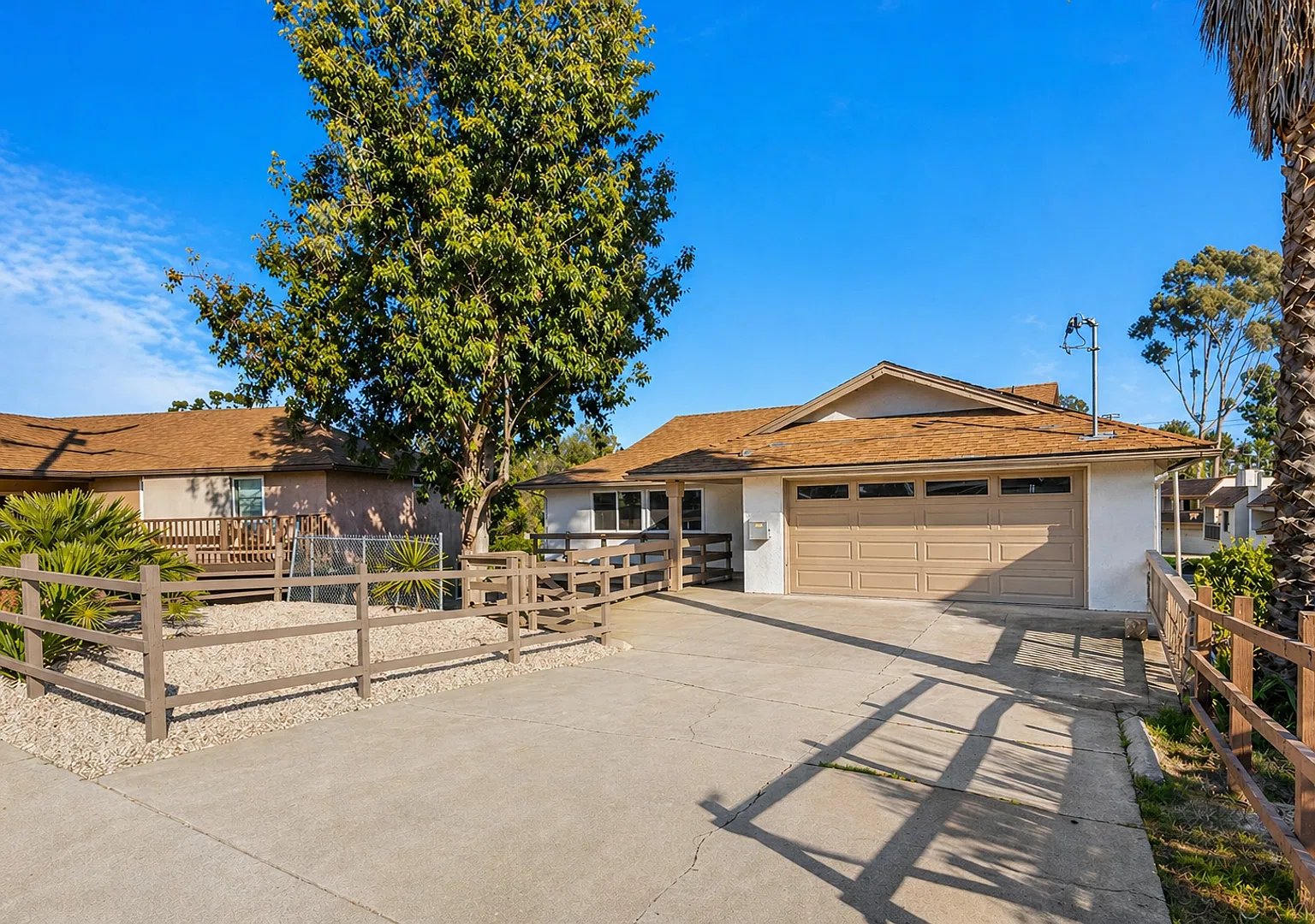 Large Two Story 8 Bed 4 Bath Home Near Campus!! — Photo 1