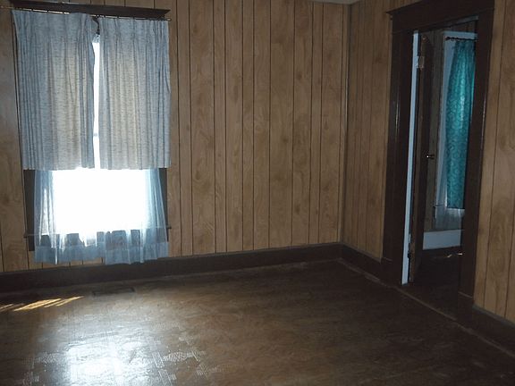3rd image of 460 Arnolda Ave