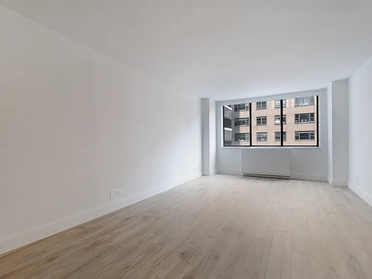 300 Mercer St #10B — Photo 3