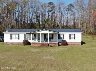 2260 Horseshoe Rd, Bladenboro, NC 28320