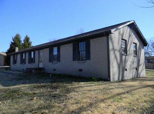 1590 Elberta Dr, Clarksville, TN 37042