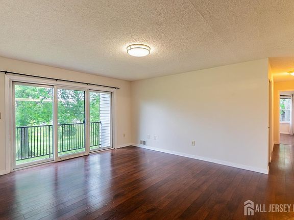 2nd image of 372 Lancaster Ct