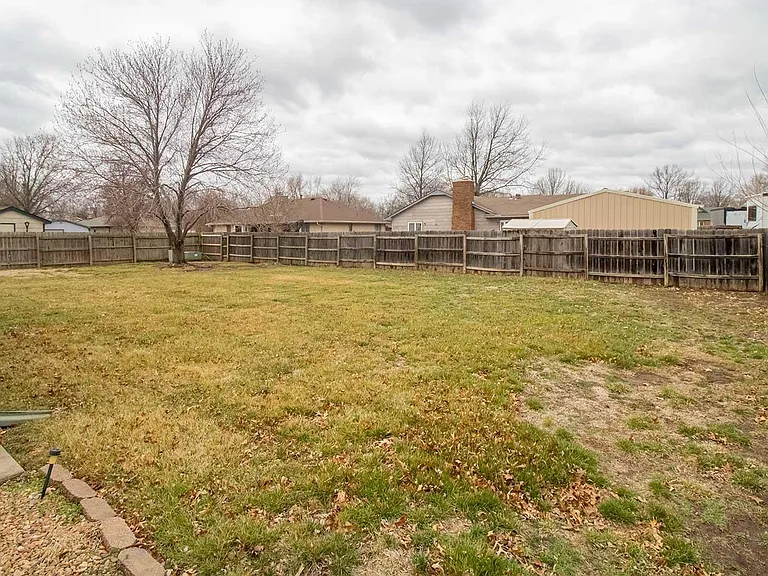 1511 N Lark Ln — Photo 32