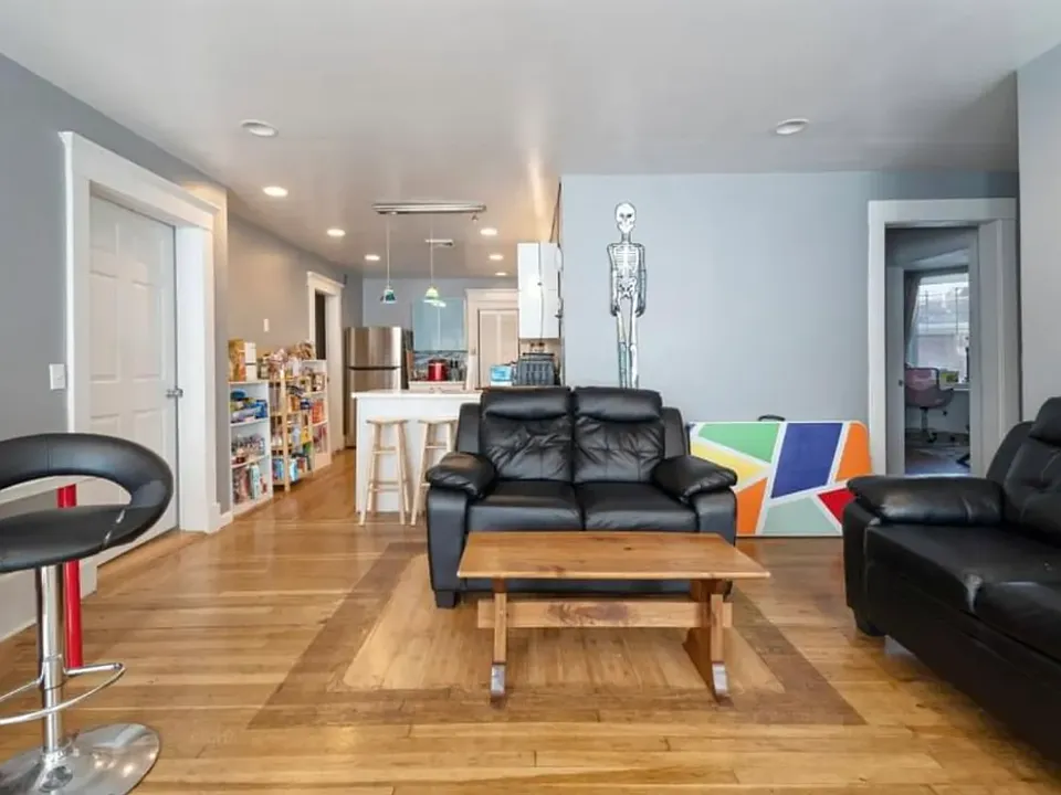 23 E Clinton St #2F