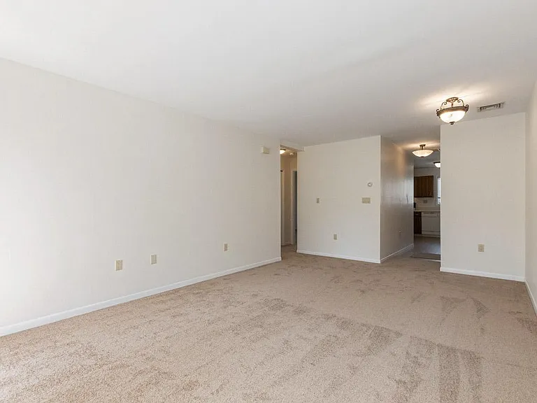 Bedford Lake Apartments — Photo 9