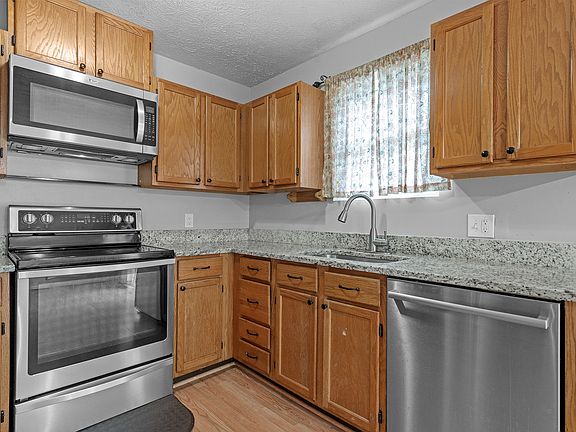 3rd image of 85 Barrensdale Dr