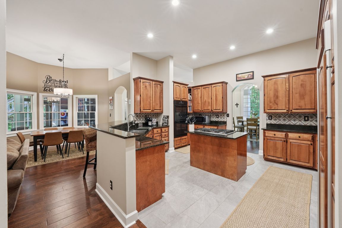 Postwood Dr-S2506-029.jpg