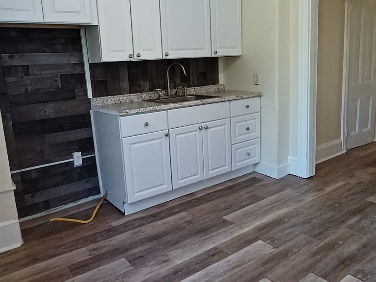 125 S 13th St #B — Photo 30