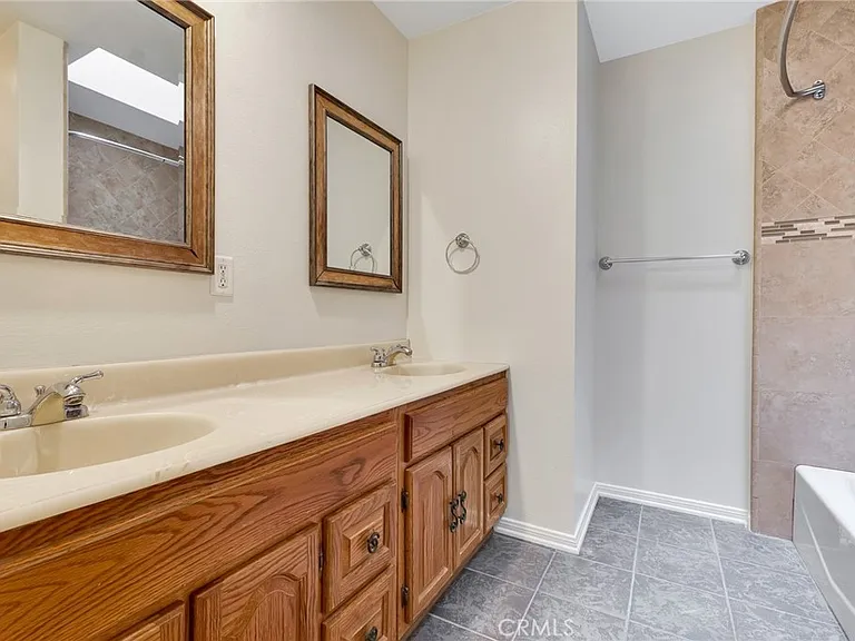 221 Acacia Ln — Photo 28