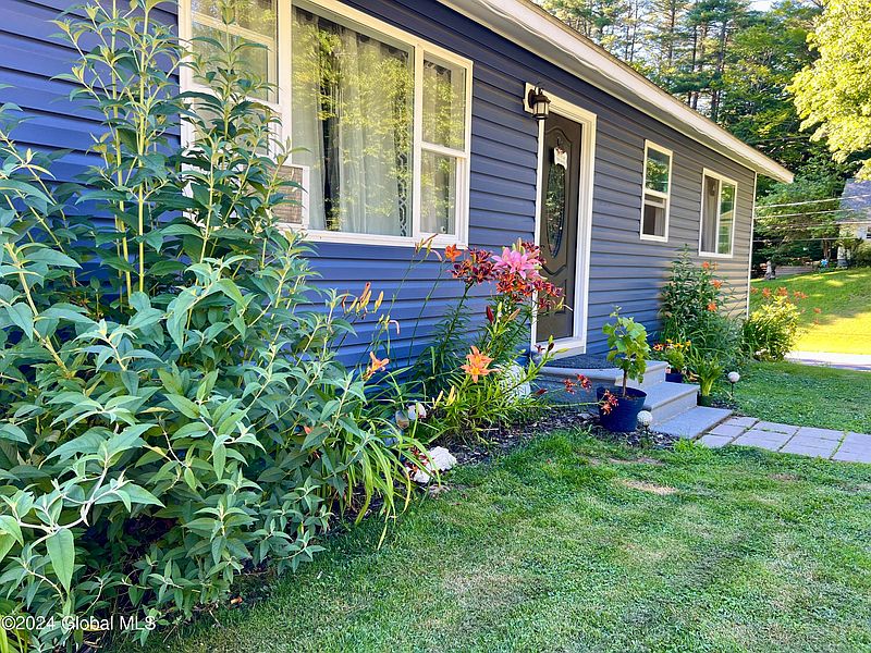 2nd image of 125 Hemlock Terrace