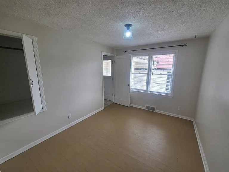 3703 W Rockwell Ave — Photo 17