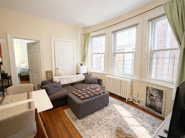 320 S 43rd St #1R, Philadelphia, PA 19104