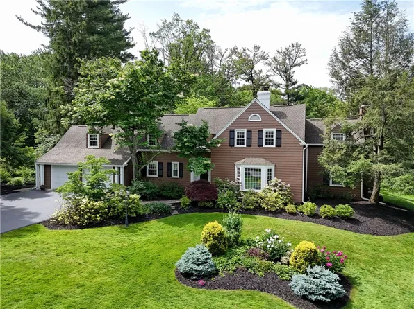 334 Clover Hills Dr, Rochester, NY 14618