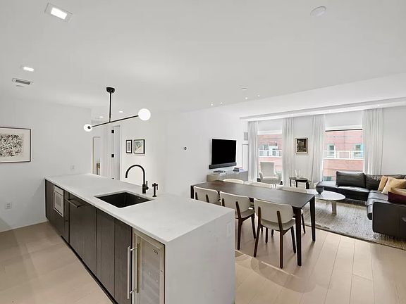 2nd image of 55 W 17th St #903