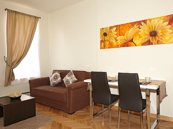 4th image of 348 E 51st St APT 3
