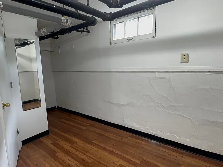109 E Stewart Rd — Photo 5